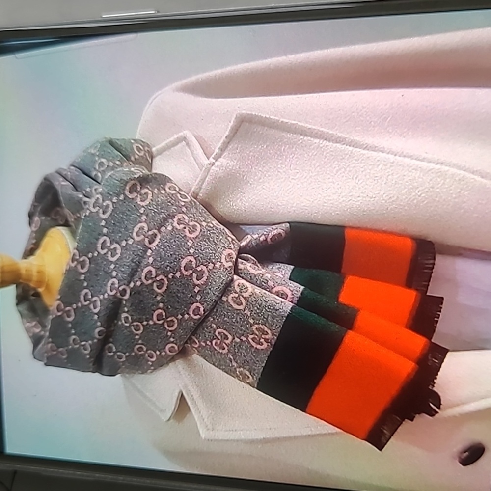 SCARF - Picture 4 of 6